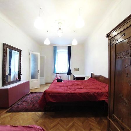 Casa Antica - Historical Apartment In Old City Center Triëst Kamer foto