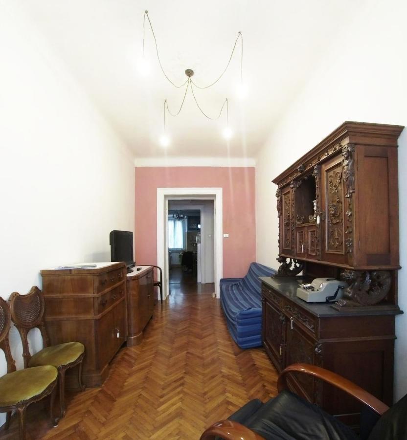 Casa Antica - Historical Apartment In Old City Center Triëst Buitenkant foto