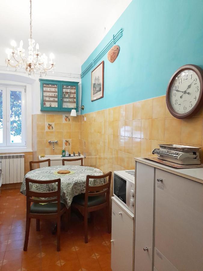 Casa Antica - Historical Apartment In Old City Center Triëst Buitenkant foto